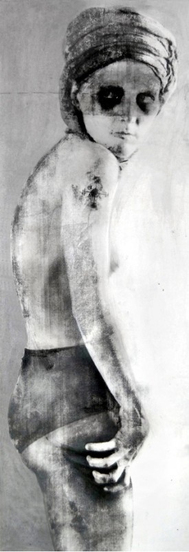 Natalia Kalisz, „Allium cepa – opowieść o kobiecie. Sacrum”, 2010, technika mieszana, papier, 112 x 39,5 cm, fot. N. Kalisz (źródło: materiały prasowe organizatora)