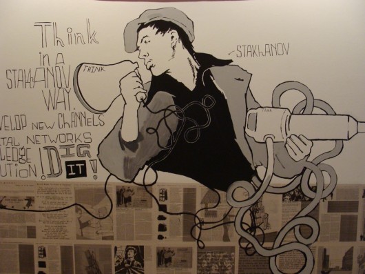 Mural Nikolaja Olajnikowa z wystawy „Chto Delat” („What is to be done”), The Urgent Need to 2, ICA Instytut Sztuki Struggle, Londyn 2010 (źródło: materiały prasowe organizatora)