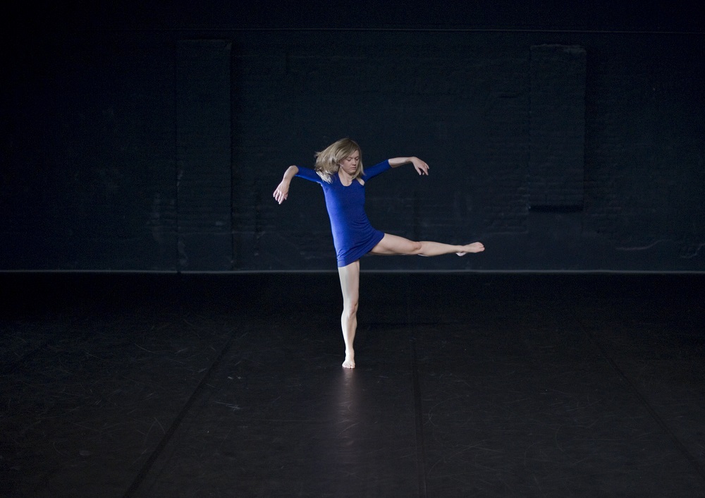 Charlotte Vanden-Eynde, „Shapeless”, fot. Maya Wilsens; festiwal Laten we dansen, Poznań (źródło: materiały prasowe)