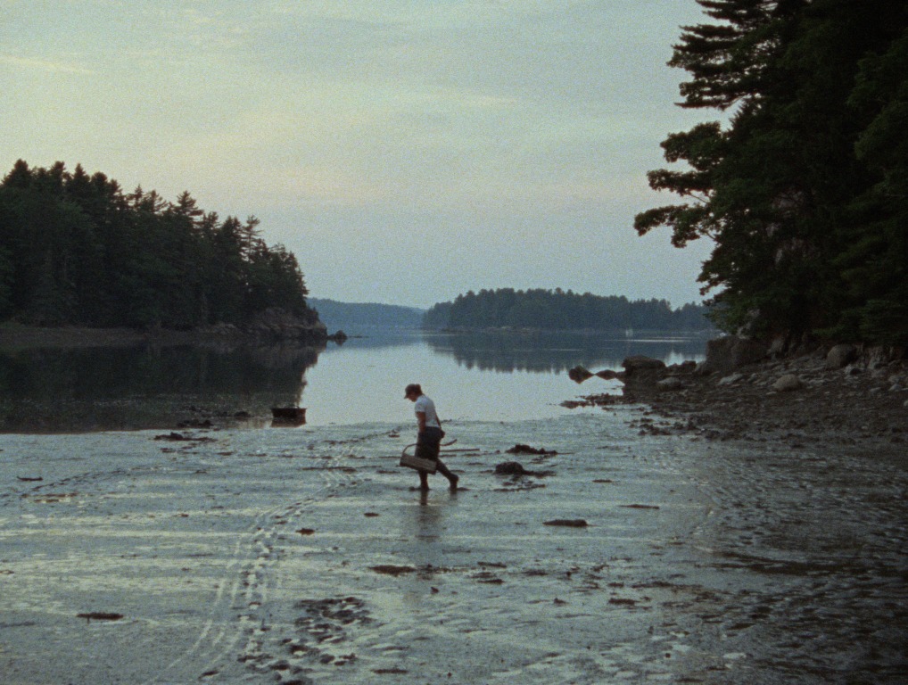Sharon Lockhart, „Double Tide” (Jen Casad, South Bristol, Maine, July 22, 2008, Sunset), 2009, 16 mm color/sound film transferred to HD (double channel installation), Sunset: 50 minutes © Sharon Lockhart, 2009. Courtesy the artist, neugerriemschneider, Berlin, Gladstone Gallery, New York and Brussels, and Blum & Poe, Los Angeles