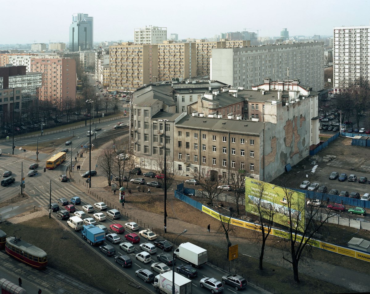 Rondo ONZ (w kierunku ul. Twardej), 11.03.2011, fotografia prezentowana na wystawie „Inne Miasto” w warszawskiej Zachęcie (źródło: materiały prasowe organizatora)