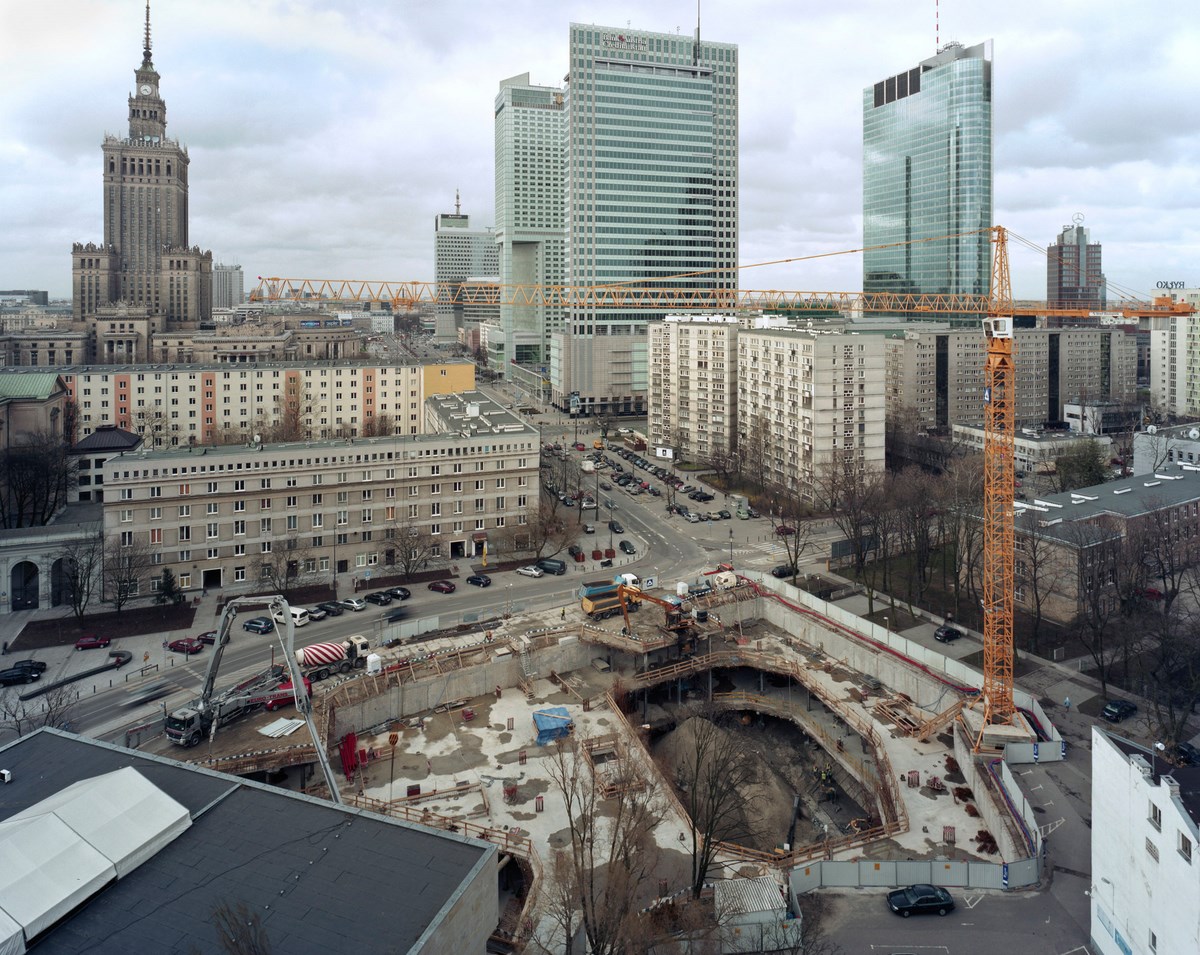 ul. Twarda (Emilii Plater), 08.04.2011, fotografia prezentowana na wystawie „Inne Miasto” w warszawskiej Zachęcie (źródło: materiały prasowe organizatora)