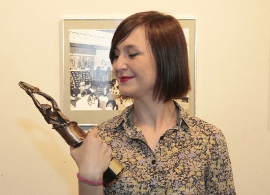 Katarzyna Klimkiewicz z nagrodą Wielki Jantar 2013 za film „Zaślepiona” (źródło: materiały prasowe organizatora)