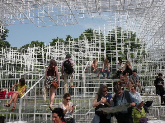 Sou Fujimoto, Pawilon Serpentine Gallery 2013, fot. archiwum Fundacji Salony (źródło: materiały prasowe organizatora)