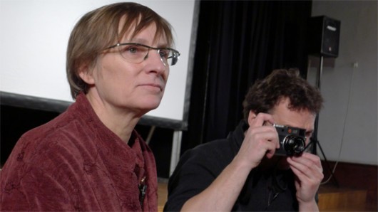 Dorota Kędzierzawska z Arthurem Reinhartem po projekcji „Innego świata" podczas spotkania ze światłoczułą publicznością w Miasteczku Śląskim (źródło: materiały prasowe organizatora)