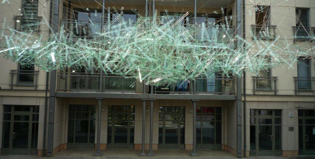 Ludwika Ogorzelec, „Zabłąkana chmura”, z cyklu „Krystalizacja przestrzeni”, 2012, Ogrody Hallera we Wrocławiu, fot. Łukasz Śródka (źródło: materiały prasowe organizatora)