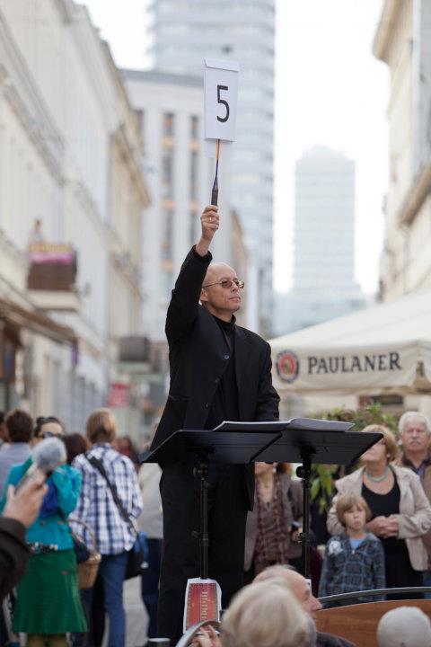 Zorka Wollny, Artur Zagajewski, „Oratorium na orchiestrę i chór mieszkańców Warszawy”, 2011 (źródło: materiały prasowe organizatora)