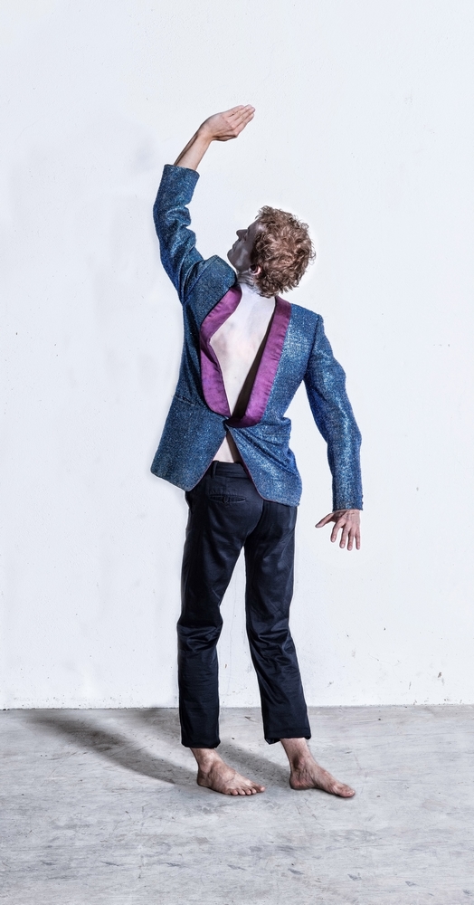 Oskar Dawicki, „Gimnastyka profana”, 2013, tusz pigmentowy na płótnie (źródło: materiały prasowe organizatora)