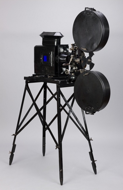 Projektor kinematograficzny ICA, fot. Wojciech Staszkiewicz, obiekt ze zbiorów MHF (źródło: materiały prasowe organizatora)