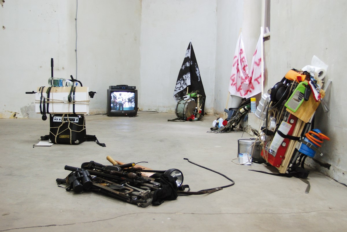 Nasan Tur, „Backpacks”, 2006. Photo: Nasan Tur. Copyright: Nasan Tur / VG Bild-Kunst, Bonn. Courtesy: Nasan Tur (źródło: materiały prasowe organizatora)