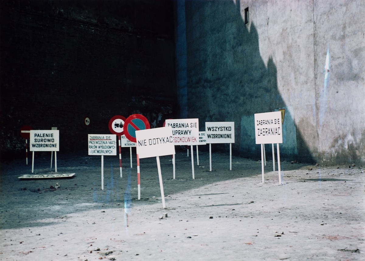 Ewa Partum, dokumentacja akcji „Legalność przestrzeni”, 1971 (źródło: materiały prasowe organizatora)