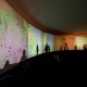 Gustav Metzger, „Supportive 1966-2011”. 7 Kodak SAV 2050 slide projectors with control units, rotating polarized filters, liquid crystals. Collection du Musee d'art contemporain, Lyon © Photo: Blaise Adilon (źródło: materiały prasowe organizatora)