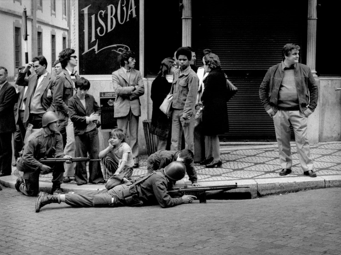 Lizbona, 25 kwietnia 1974, fot. Alfredo Cunha (źródło: mat. prasowe)