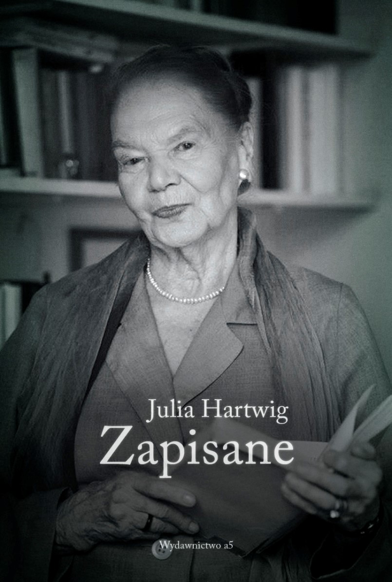 Julia Hartwig „Zapisane” – okładka (źródło: materiały prasowe)