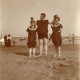 Na plaży, ok. 1910 r., fot. nieznany, MHK-13938/IX (źródło: materiały prasowe)