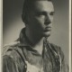 Krzysztof Niemczyk z drewnianym ptaszkiem na ramieniu, początek lat 60. Archiwum Moniki Niemczyk (źródło: materiały prasowe organizatora)