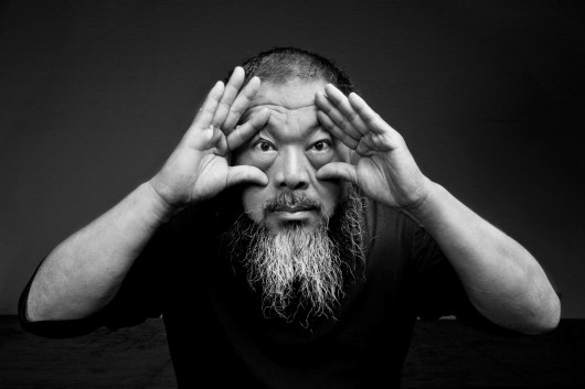 Ai Weiwei, 2012, fot. Gao Yuan, dzięki uprzejmości neugerriemschneide (źródło: materiały prasowe organizatora)