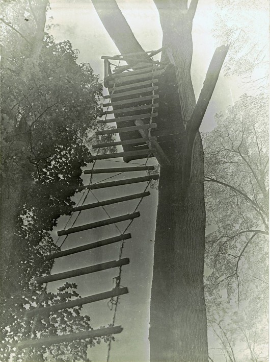 Maria Pinińska-Bereś, „Punkt obserwacyjny zmian w sztuce”, Warcino 1978, fotografia z archiwum rodziny (źródło: materiały prasowe organizatora)