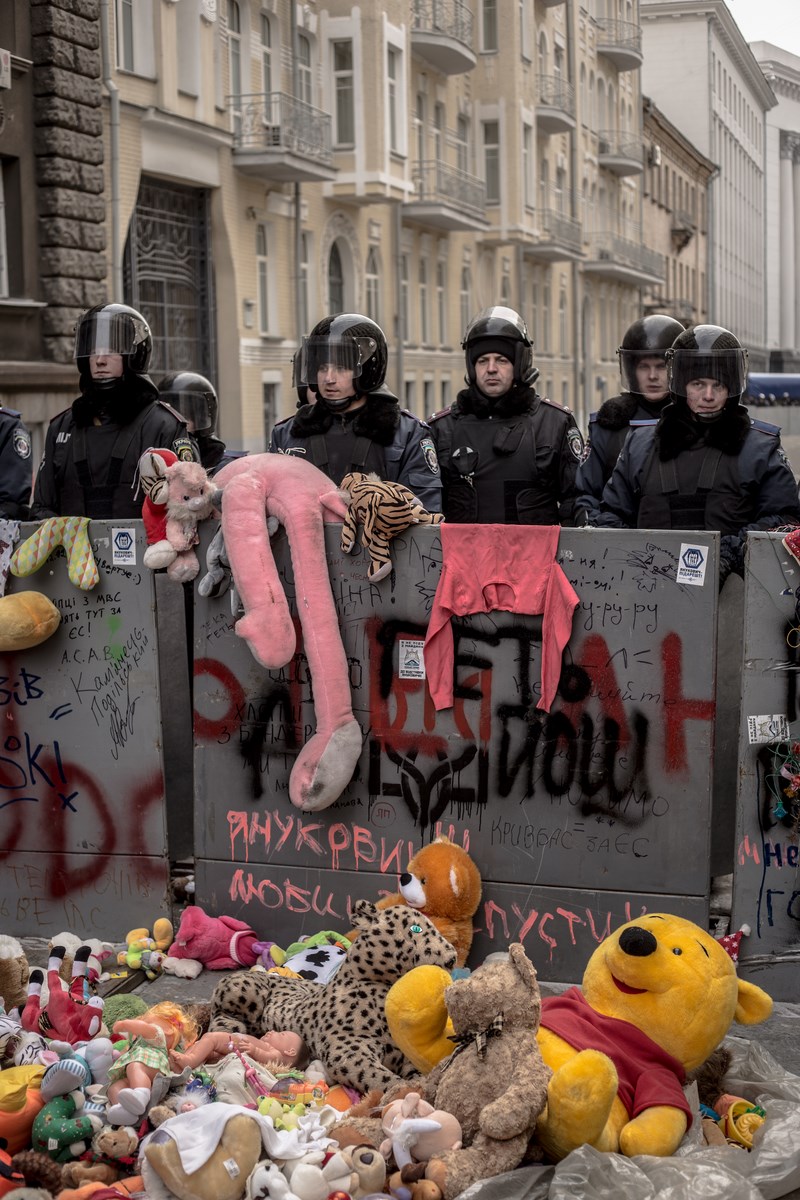 Baner ilustrujący performans Mariam Draginy „Ukraińskie kobiety przeciwko niewolniczej przyszłości” z 2013 roku (źródło: materiały prasowe organizatora)