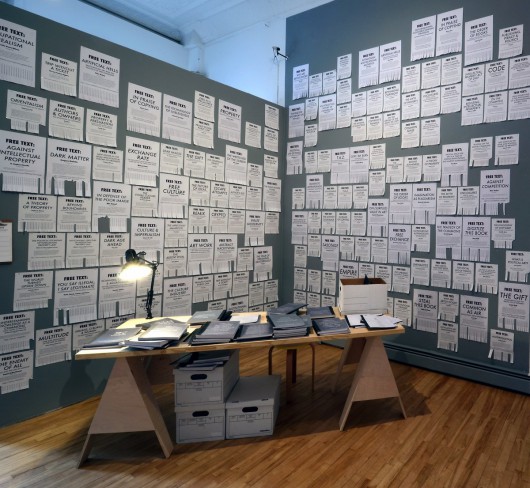 Stephanie Syjuco, „Free Texts”, installation, 2012, ongoing project (źródło: materiały prasowe organizatora)