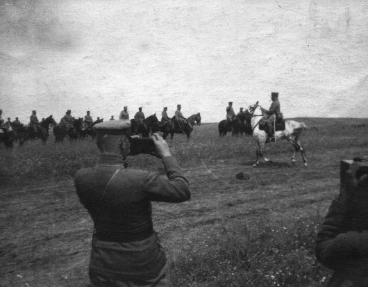 Defilada w Czeremosznie, Wołyń 1916, ze zbiorów MHF w Krakowie (źródło: materiały prasowe)