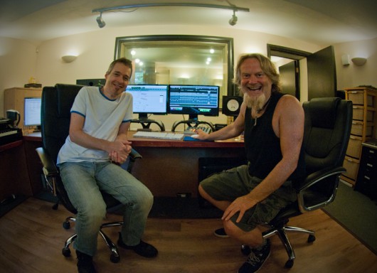 Nick Barett i Carl Groom podczas mixowania albumu (źródło: materiały prasowe wydawcy)