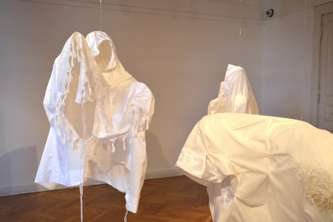 Sylvie Kaptur-Gintz „Szept ciszy”, instalacja, łódzka część wystawy (źródło: materiały prasowe)