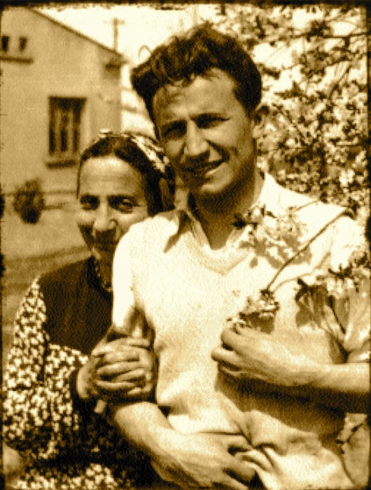 Tadeusz Różewicz z matką (źródło: materiały prasowe organizatora)