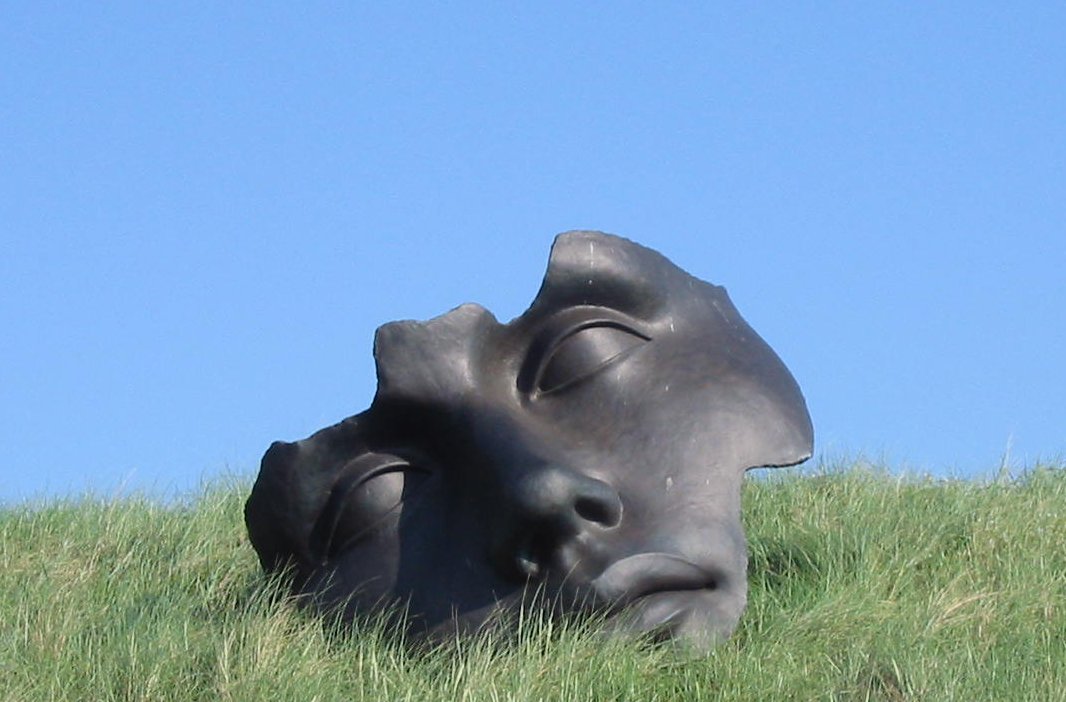 Rzeźba Igora Mitoraja w Hadze – Scheveningen (źródło: Wikipedia, na podstawie licencji Creative Commons)