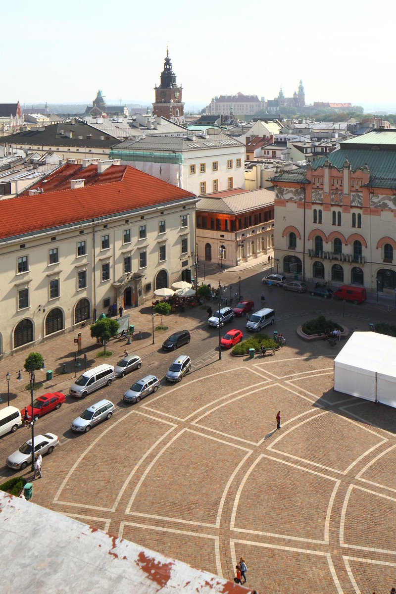 Widok z tarasu dawnego budynku Powiatowej Komunalnej Kasy Oszczędnościowej w Krakowie przy pl. Szczepańskim 5, obecnie: Region Małopolski NSZZ „Solidarność”, 2014, fot. Tomasz Kalarus, wł. MHK (źródło: mat. prasowe)