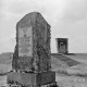 Obelisk upamiętniający polskich i węgierskich Żydów zamordowanych w obozie Płaszów w latach 1943–1945, fot. Henryk Hermanowicz, 2. połowa lat 60. XX w., wł. MHK (źródło: materiały prasowe)