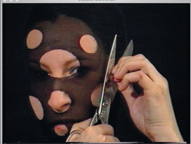 Sanja Ivecović_personalcuts_video performance,1982 (źródło: materiały prasowe)