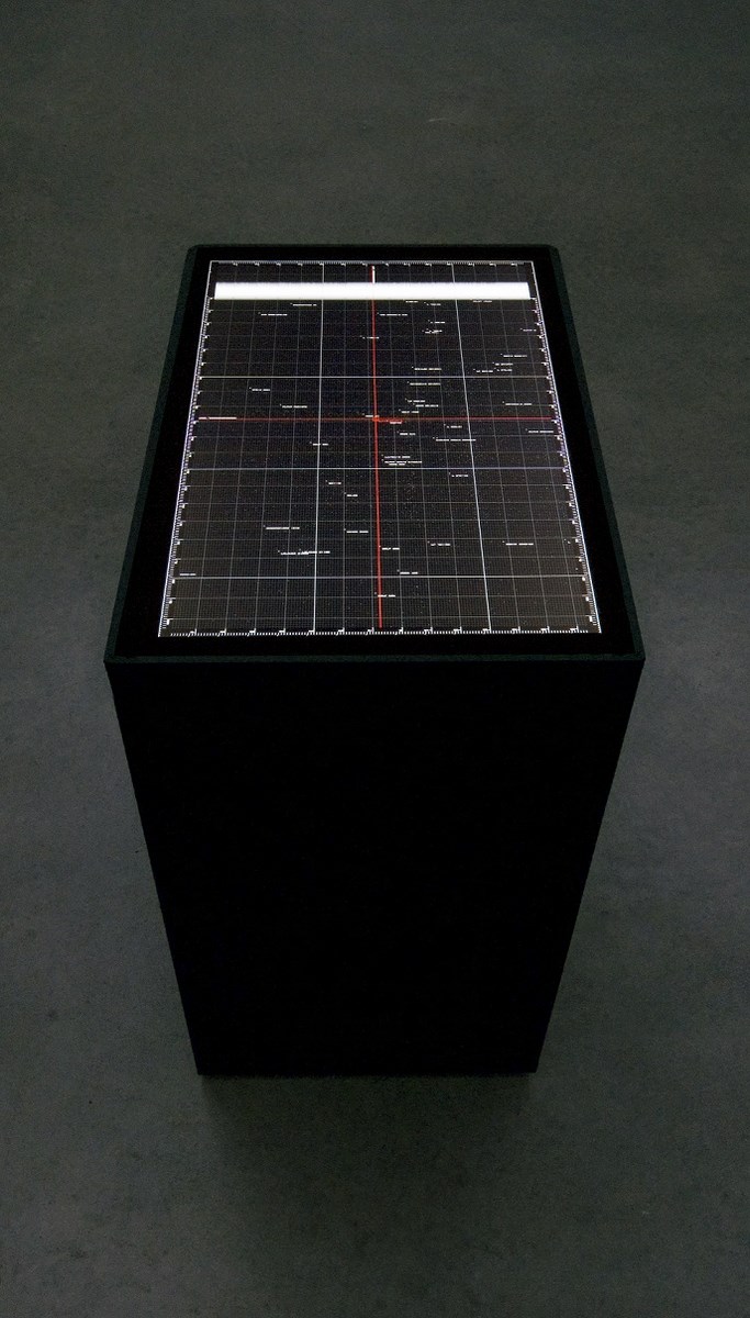 Ryoji Ikeda, „data.scan”, instalacja audiowizualna, 2009–, © Ryoji Ikeda fot. Scott Massey, dzięki uprzejmości Surrey Art Gallery (źródło: materiały prasowe organizatora)