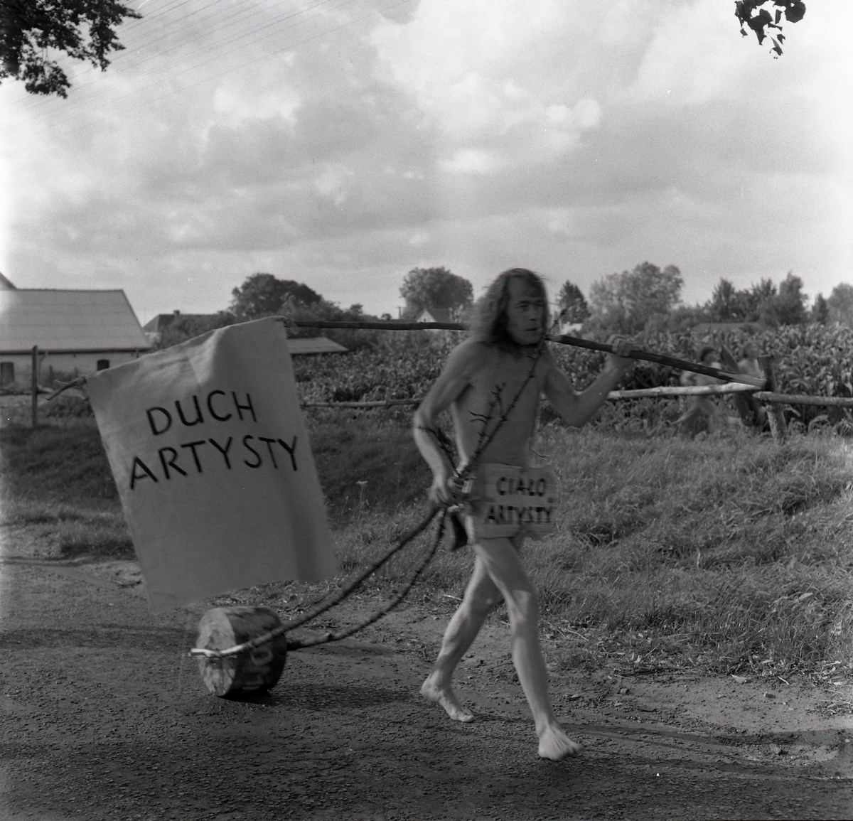 Jerzy Bereś, „Pomnik artysty”, 1978, fot. Jacek Szmuc (źródło: materiały prasowe organizatora)