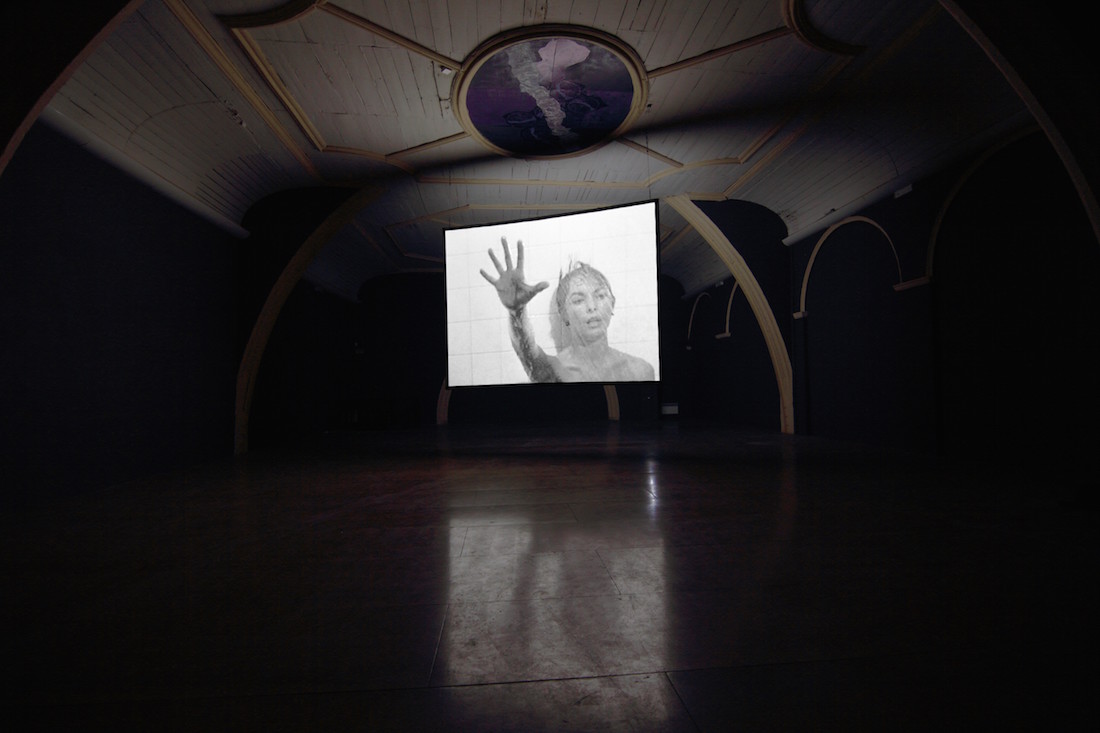 Douglas Gordon, „Shower Hand Up” (źródło: materiały prasowe organizatora)