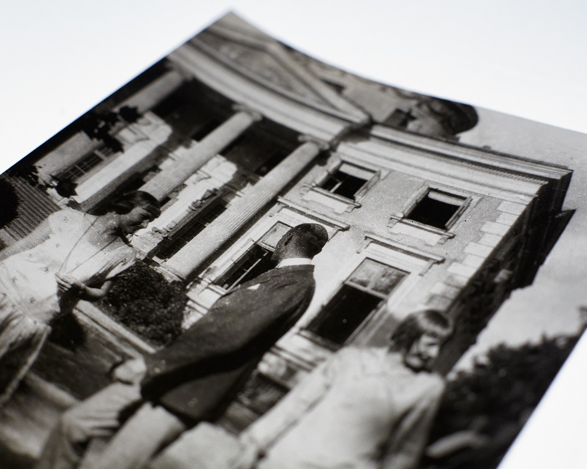 Majątek. Rzeźby z kolekcji rodziny von Rose oraz filmy i fotografie z archiwum Zofii Chomętowskiej