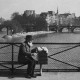 Paryski kataryniarz. Fotografia wykonana przez Jerzego Ficowskiego podczas w czasie podróży do Francji, ok. 1960 r. (źródło: materiały prasowe)