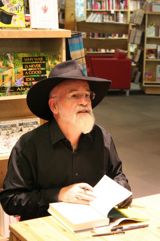 Terry Pratchett, 2007, fot. Robin Zebrowski (źródło: Wikipedia, na licencji Creative Commons)
