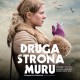 Plakat filmu „Druga strona muru”, reż. Christian Schwochow (źródło: materiały prasowe dystrybutora)