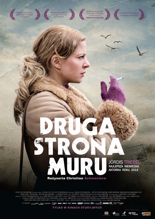 Plakat filmu „Druga strona muru”, reż. Christian Schwochow (źródło: materiały prasowe dystrybutora)