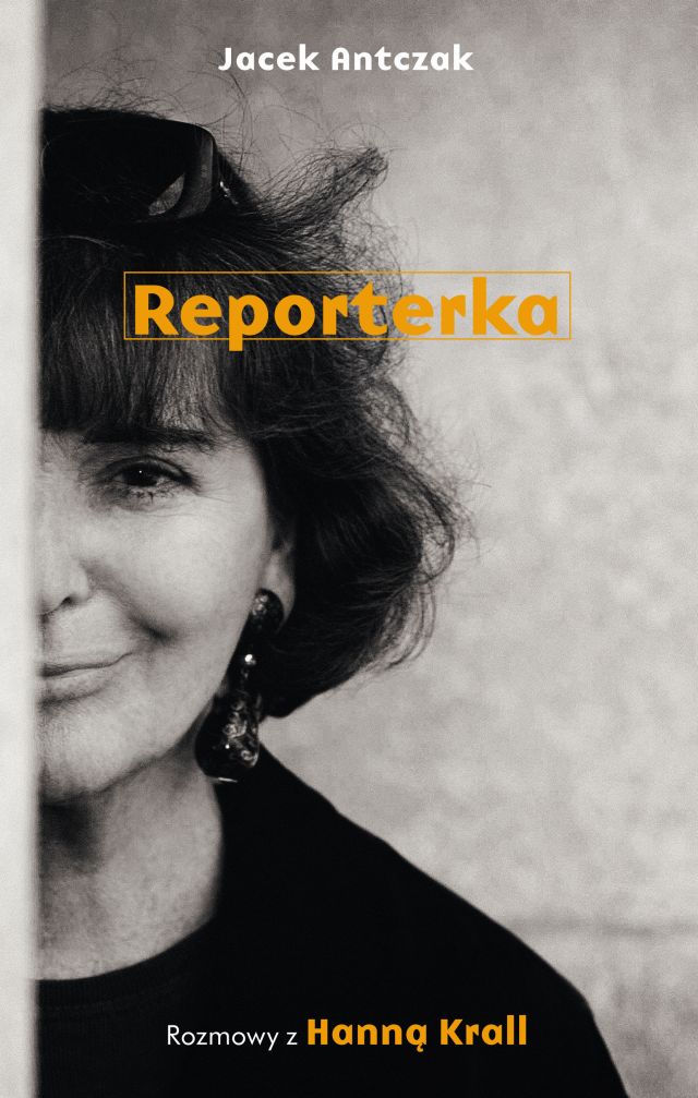 „Reporterka. Rozmowy z Hanną Krall” – okładka (źródło: materiał prasowy wydawcy)