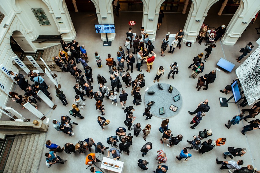 Biennale Sztuki Mediów WRO 2015 Test Exposure, oprowadzania, fot. Maciej Maziej (źródło: materiały prasowe organizatora)