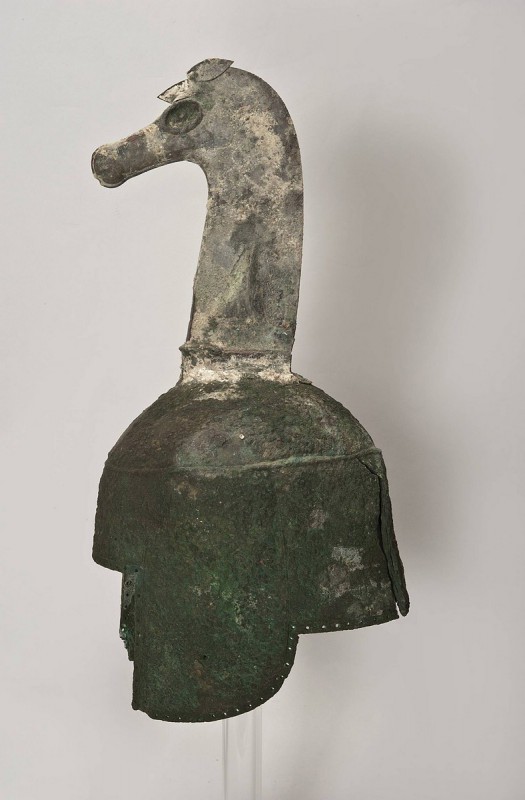 Hełm brązowy typu „Kegel”, Ordona, Italia (?), VIII/VII w. p.n.e., brąz. Depozyt Aleksandra Guttmanna (źródło: materiały prasowe)