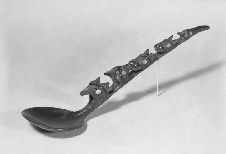 Haida (w języku Indian) – rzeźbiona łyżka z pięcioma zwierzęcymi głowami, Brooklyn Museum, dar Elizabeth Achelis (źródło: materiały prasowe organizatora)
