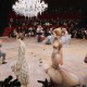 Pokaz kolekcji wiosna/lato 2007 domu mody Alexander MxQueen odbył się w legendarnym paryskim Cirque d'Hiver Bouglione (źródło: CNN Style)