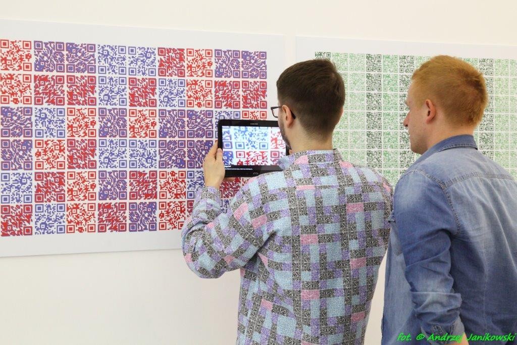 Andrzej Głowacki: „Archetyptura: Estetyka QR Kodu” w Muzeum Manggha w Krakowie, 2015 (źródło: materiały prasowe organizatora)