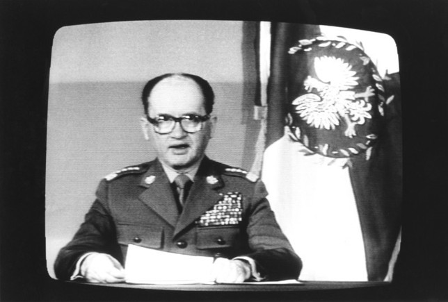 Wojciech Jaruzelski ogłasza wprowadzenie stanu wojennego, 13 grudnia 1981 (źródło: materiały prasowe)
