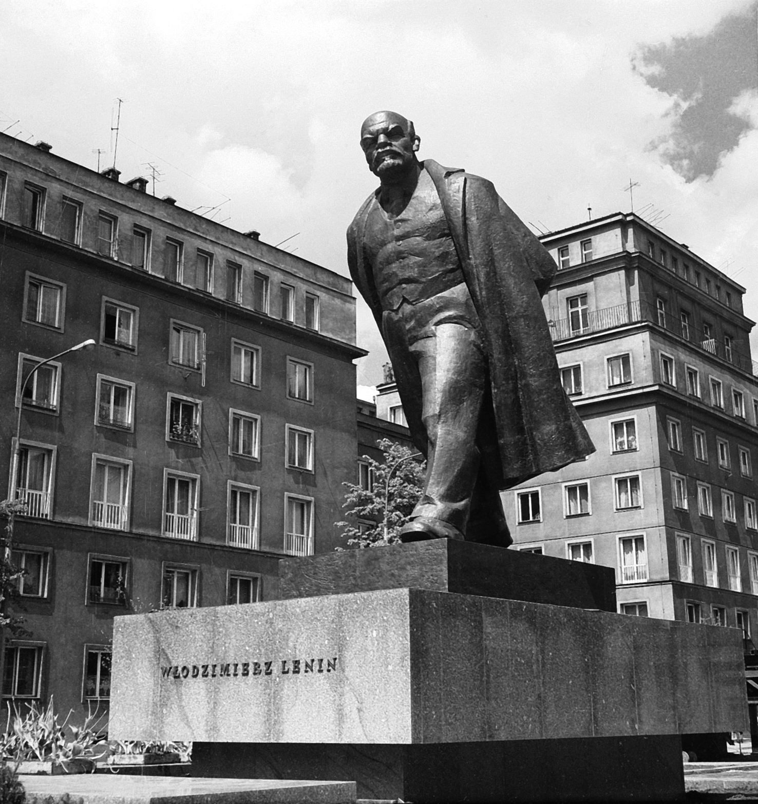 Pomnik Lenina w al. Róż, 29 kwietnia 1973, fot. Henryk Hermanowicz, wł. MHK (źródło: materiały prasowe)