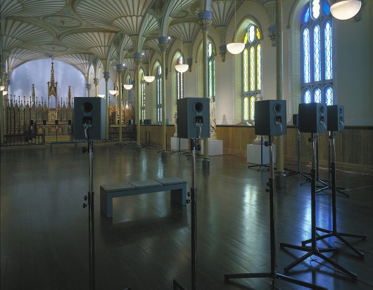 Janet Cardiff, „The Forty Part Motet”, Rideau Chapel, Narodowa Galeria Sztuki Kanady, 2001. Dzięki uprzejmości Narodowej Galerii Sztuki Kanady (źródło: materiały prasowe organizatora)