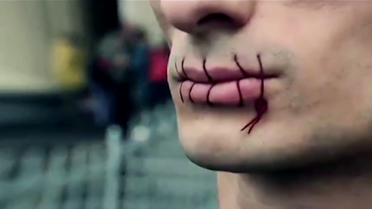 Petr Pavlensky, „Szew”, wideodokumentacja performance’ów, 2012–2014 (źródło: materiały prasowe organizatora)
